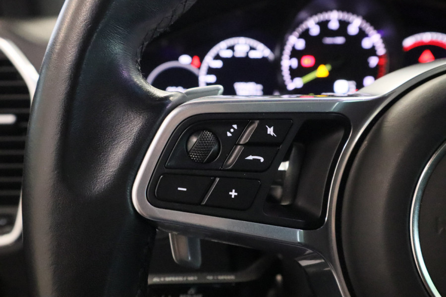Porsche Cayenne 3.0 E-Hybrid Panoramadak Luchtvering Matrix 21"LM