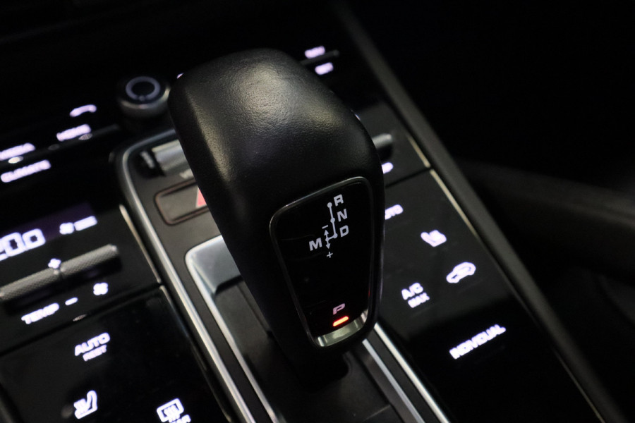 Porsche Cayenne 3.0 E-Hybrid Panoramadak Luchtvering Matrix 21"LM