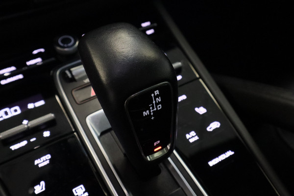 Porsche Cayenne 3.0 E-Hybrid Panoramadak Luchtvering Matrix 21"LM