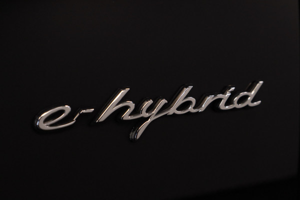 Porsche Cayenne 3.0 E-Hybrid Panoramadak Luchtvering Matrix 21"LM