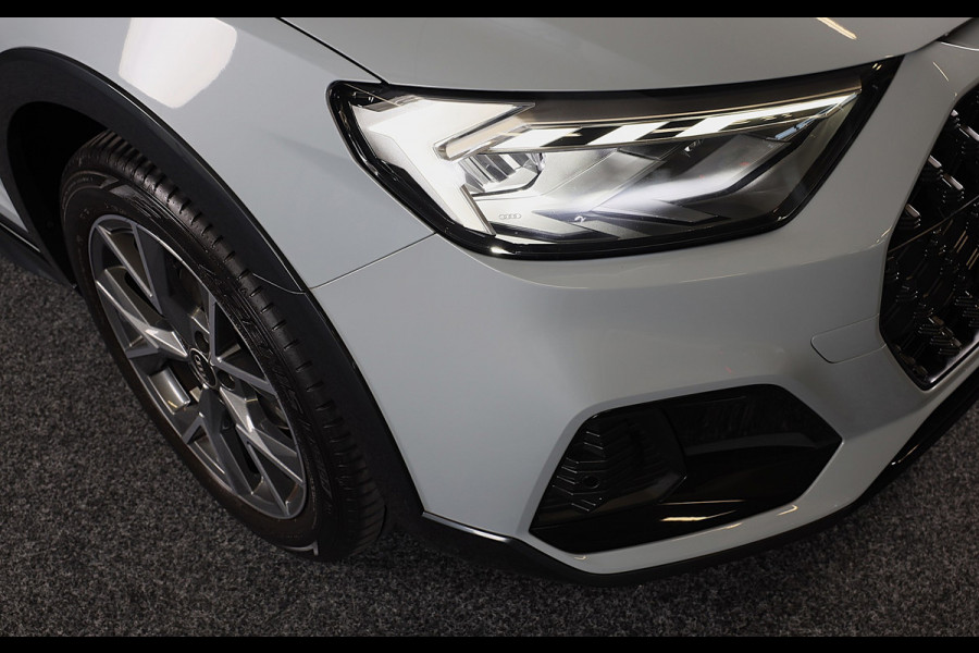Audi A1 CITYCARVER 30 TFSI S Line / AUT / Cc / Lane Assist / Camera / Navi / Digital Cockpit / Matrix / Pdc / 18 Inch