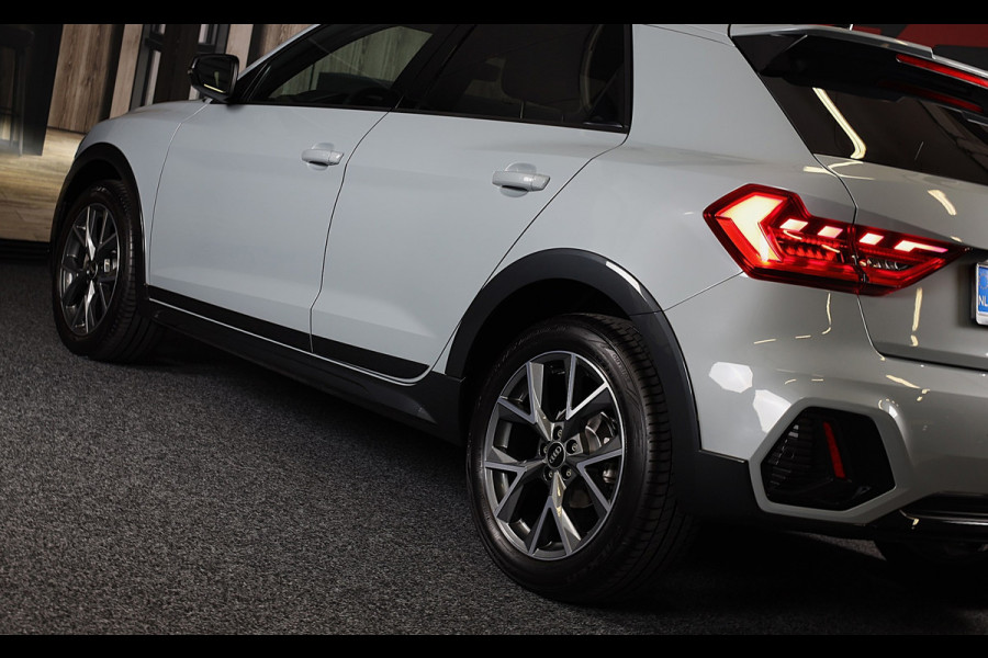 Audi A1 CITYCARVER 30 TFSI S Line / AUT / Cc / Lane Assist / Camera / Navi / Digital Cockpit / Matrix / Pdc / 18 Inch