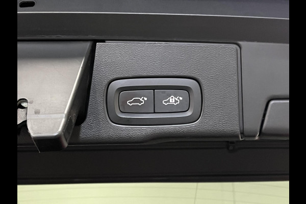 Volvo XC60 2.0 T6 Plug-in hybrid AWD Plus Dark Trekhaak | Adapt. cruise | Open dak | Stuur-/stoelverwarming | Memory | Harman/Kardon | Carplay