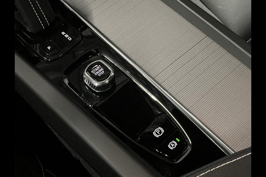 Volvo XC60 2.0 T6 Plug-in hybrid AWD Plus Dark Trekhaak | Adapt. cruise | Open dak | Stuur-/stoelverwarming | Memory | Harman/Kardon | Carplay