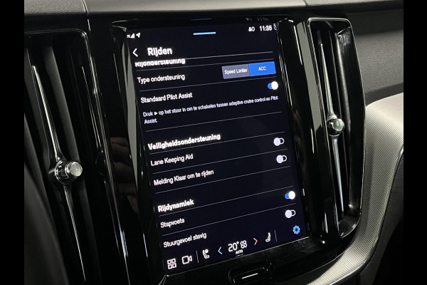 Volvo XC60 2.0 T6 Plug-in hybrid AWD Plus Dark Trekhaak | Adapt. cruise | Open dak | Stuur-/stoelverwarming | Memory | Harman/Kardon | Carplay