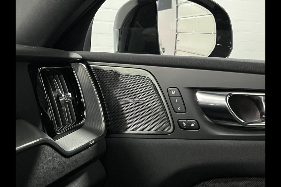 Volvo XC60 2.0 T6 Plug-in hybrid AWD Plus Dark Trekhaak | Adapt. cruise | Open dak | Stuur-/stoelverwarming | Memory | Harman/Kardon | Carplay