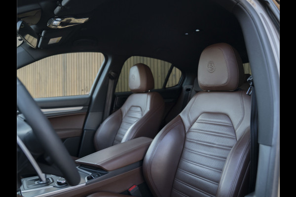 Alfa Romeo Stelvio 2.0 T AWD Super | Veloce stoelen | NL-auto | Camera | Trekhaak