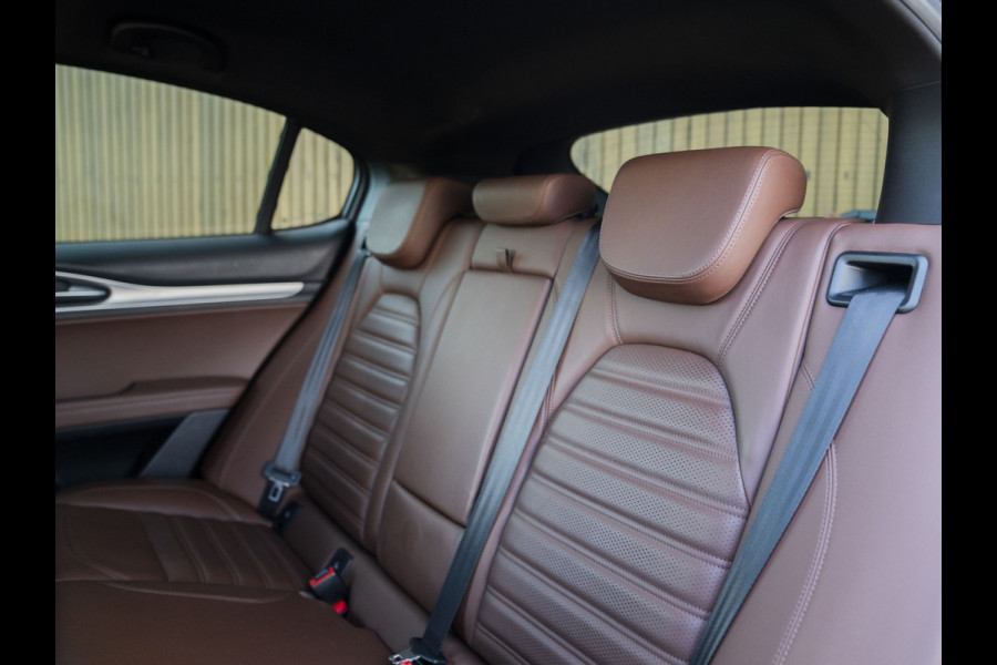 Alfa Romeo Stelvio 2.0 T AWD Super | Veloce stoelen | NL-auto | Camera | Trekhaak