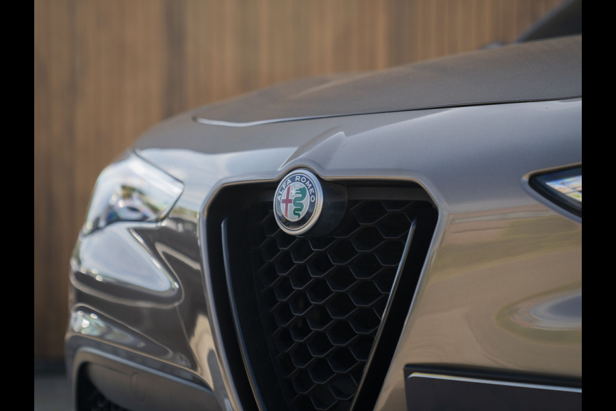 Alfa Romeo Stelvio 2.0 T AWD Super | Veloce stoelen | NL-auto | Camera | Trekhaak