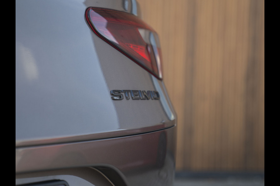 Alfa Romeo Stelvio 2.0 T AWD Super | Veloce stoelen | NL-auto | Camera | Trekhaak