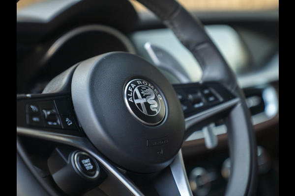 Alfa Romeo Stelvio 2.0 T AWD Super | Veloce stoelen | NL-auto | Camera | Trekhaak