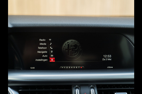 Alfa Romeo Stelvio 2.0 T AWD Super | Veloce stoelen | NL-auto | Camera | Trekhaak