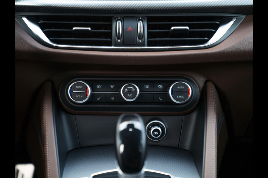 Alfa Romeo Stelvio 2.0 T AWD Super | Veloce stoelen | NL-auto | Camera | Trekhaak