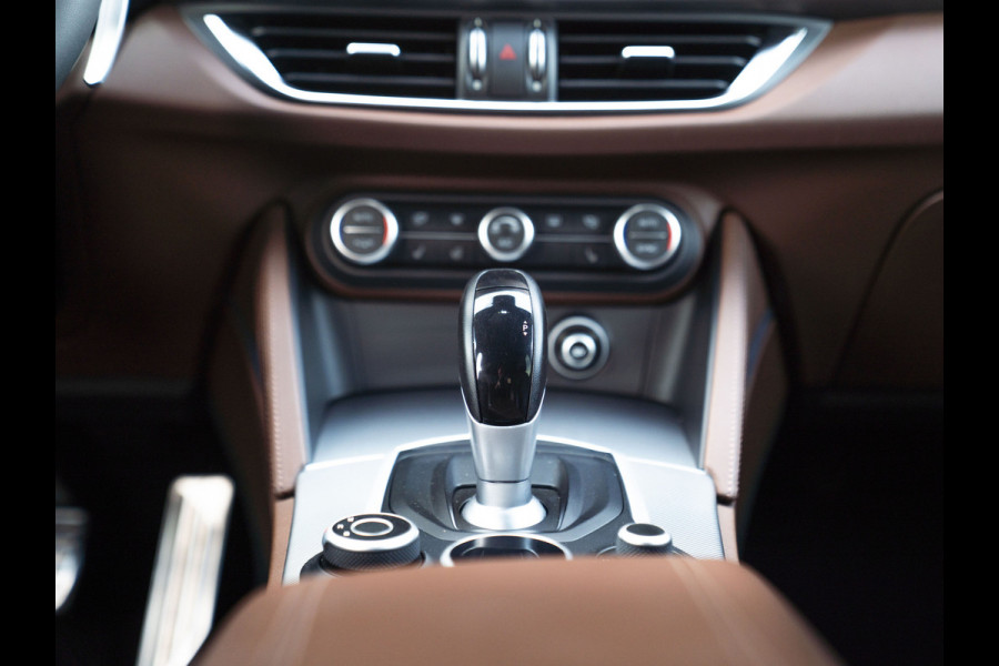 Alfa Romeo Stelvio 2.0 T AWD Super | Veloce stoelen | NL-auto | Camera | Trekhaak