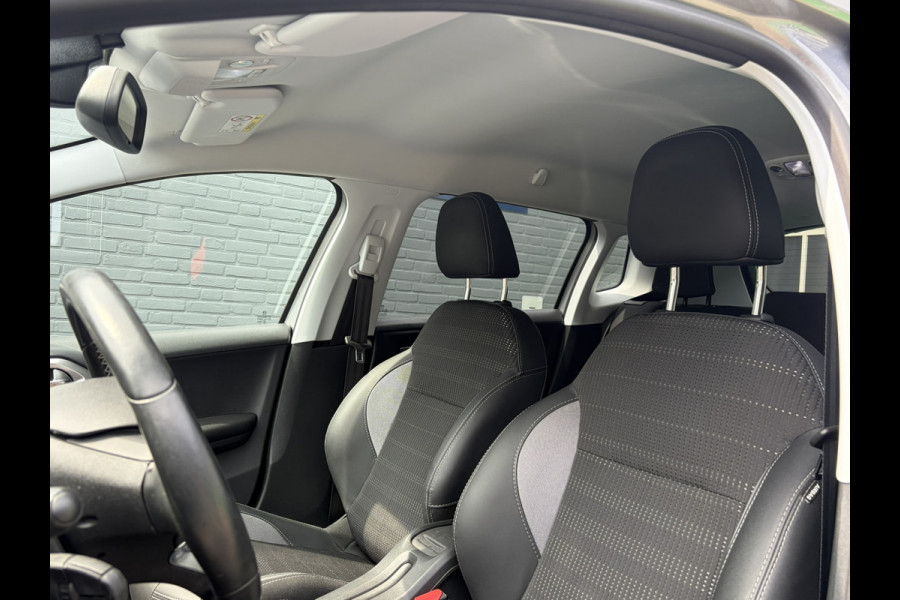 Peugeot 2008 1.2 PureTech Allure 130pk EAT6 !!! NET BINNEN !!! | Unieke KM-stand | Grip Control | Apple Carplay | Achteruitrijcamera | PDC A