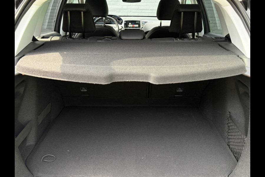 Peugeot 2008 1.2 PureTech Allure 130pk EAT6 !!! NET BINNEN !!! | Unieke KM-stand | Grip Control | Apple Carplay | Achteruitrijcamera | PDC A