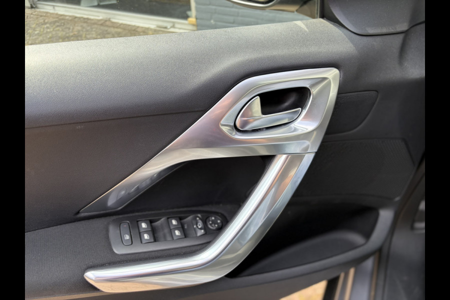 Peugeot 2008 1.2 PureTech Allure 130pk EAT6 !!! NET BINNEN !!! | Unieke KM-stand | Grip Control | Apple Carplay | Achteruitrijcamera | PDC A