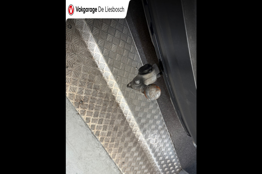 Volvo XC40 1.5 T3 R-Design/leer/harman kardon/weg klapbare trekhaak/stoelverw
