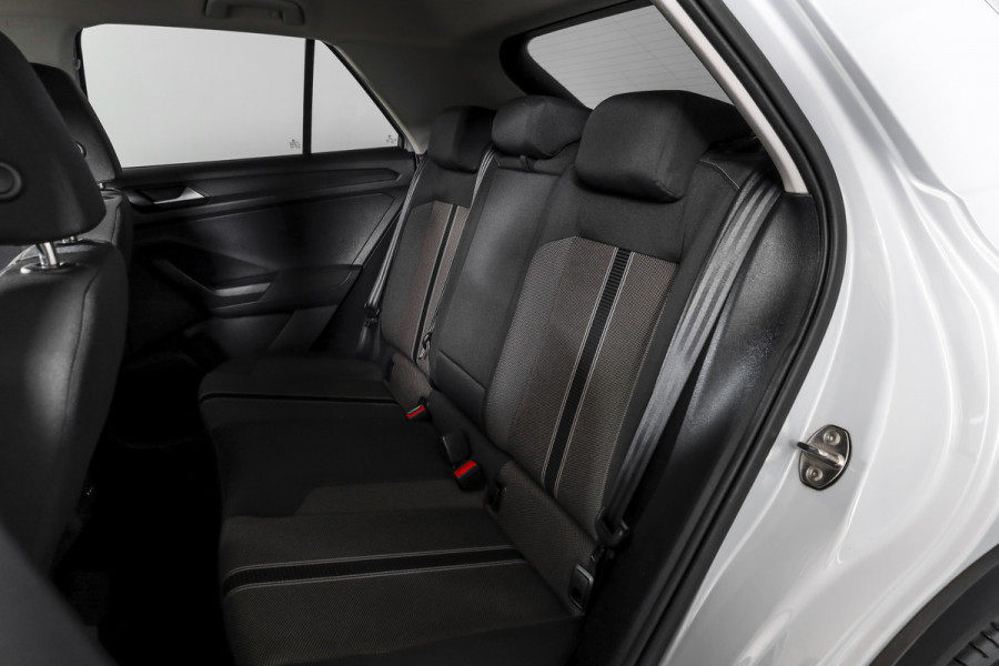 Volkswagen T-Roc 1.5 TSI 150 PK Style - Automaat | Adapt. Cruise | PDC | Camera | NAV+App. Connect | ECC | Afn. Trekhaak | LM 17" |