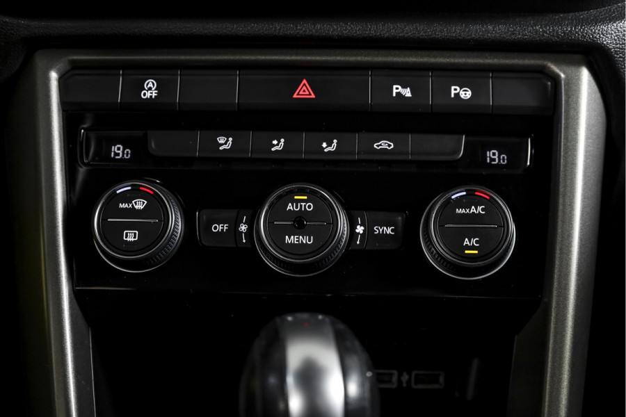 Volkswagen T-Roc 1.5 TSI 150 PK Style - Automaat | Adapt. Cruise | PDC | Camera | NAV+App. Connect | ECC | Afn. Trekhaak | LM 17" |