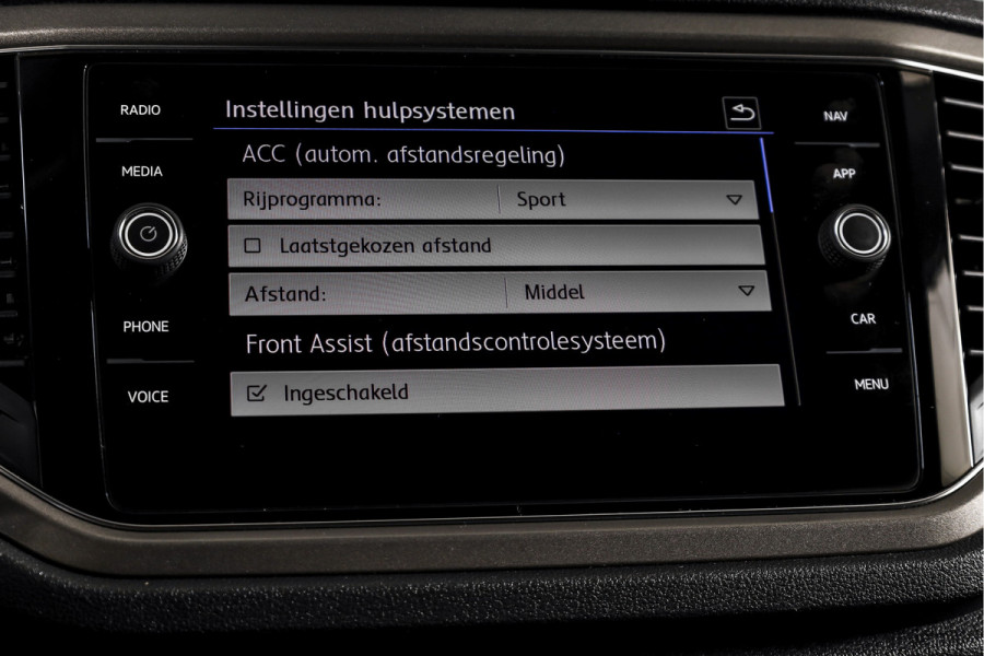 Volkswagen T-Roc 1.5 TSI 150 PK Style - Automaat | Adapt. Cruise | PDC | Camera | NAV+App. Connect | ECC | Afn. Trekhaak | LM 17" |