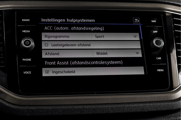 Volkswagen T-Roc 1.5 TSI 150 PK Style - Automaat | Adapt. Cruise | PDC | Camera | NAV+App. Connect | ECC | Afn. Trekhaak | LM 17" |
