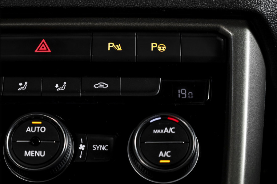 Volkswagen T-Roc 1.5 TSI 150 PK Style - Automaat | Adapt. Cruise | PDC | Camera | NAV+App. Connect | ECC | Afn. Trekhaak | LM 17" |