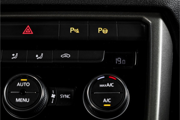 Volkswagen T-Roc 1.5 TSI 150 PK Style - Automaat | Adapt. Cruise | PDC | Camera | NAV+App. Connect | ECC | Afn. Trekhaak | LM 17" |