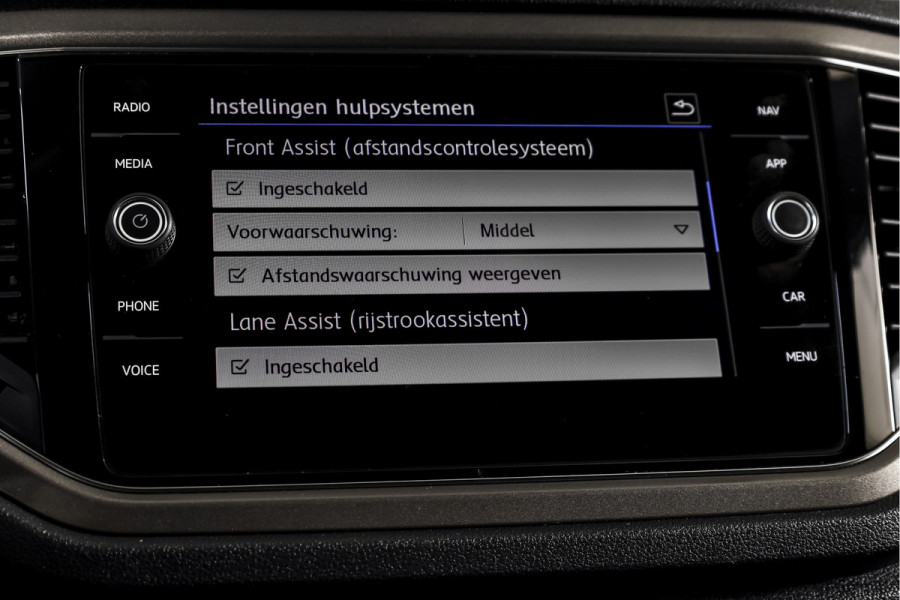 Volkswagen T-Roc 1.5 TSI 150 PK Style - Automaat | Adapt. Cruise | PDC | Camera | NAV+App. Connect | ECC | Afn. Trekhaak | LM 17" |