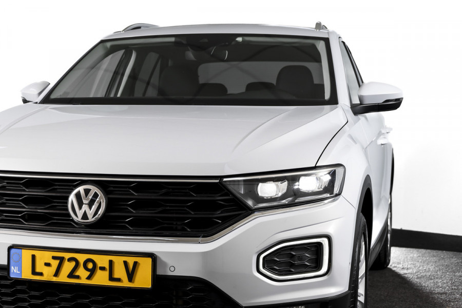 Volkswagen T-Roc 1.5 TSI 150 PK Style - Automaat | Adapt. Cruise | PDC | Camera | NAV+App. Connect | ECC | Afn. Trekhaak | LM 17" |