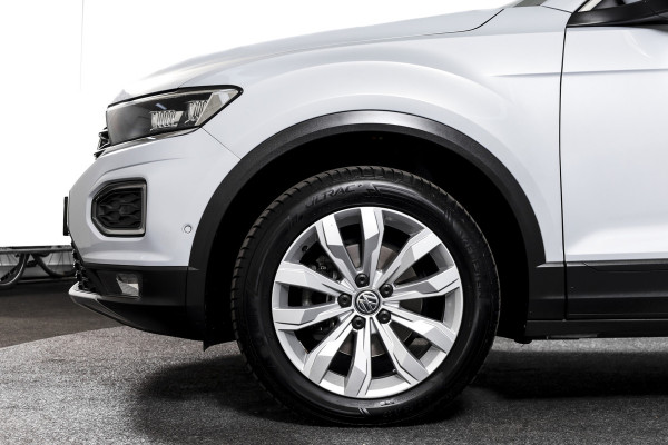 Volkswagen T-Roc 1.5 TSI 150 PK Style - Automaat | Adapt. Cruise | PDC | Camera | NAV+App. Connect | ECC | Afn. Trekhaak | LM 17" |