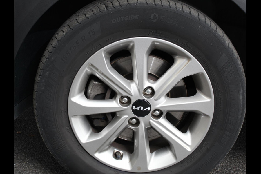 Kia Stonic 1.0 T-GDi MHEV DynamicLine Trekhaak Camera Parkeer sensoren Navigatie Apple Carplay/Android Auto Climate Control Cruise Control Parkeer sensoren Lichtmetalen Velgen