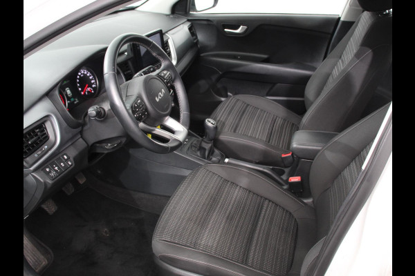 Kia Stonic 1.0 T-GDi MHEV DynamicLine Trekhaak Camera Parkeer sensoren Navigatie Apple Carplay/Android Auto Climate Control Cruise Control Parkeer sensoren Lichtmetalen Velgen