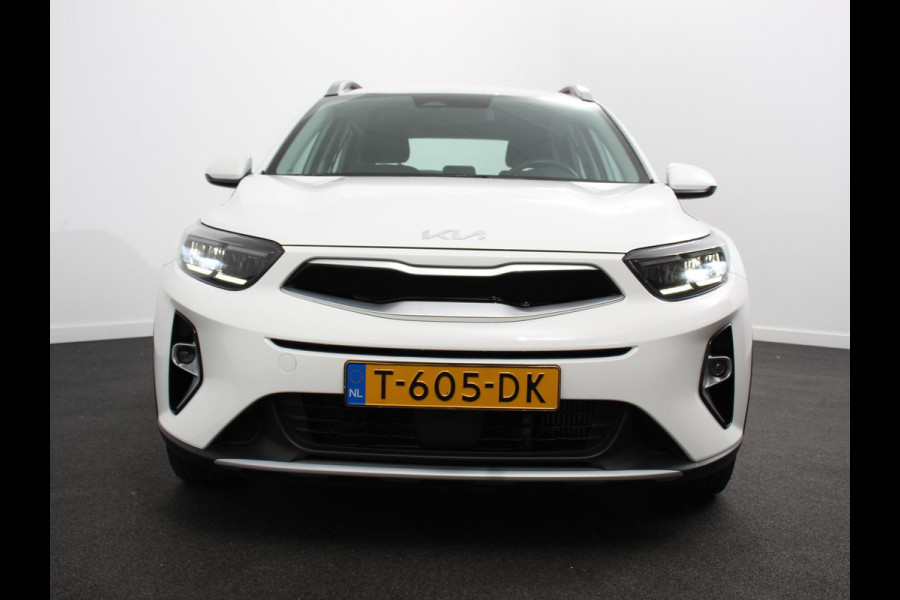 Kia Stonic 1.0 T-GDi MHEV DynamicLine Trekhaak Camera Parkeer sensoren Navigatie Apple Carplay/Android Auto Climate Control Cruise Control Parkeer sensoren Lichtmetalen Velgen