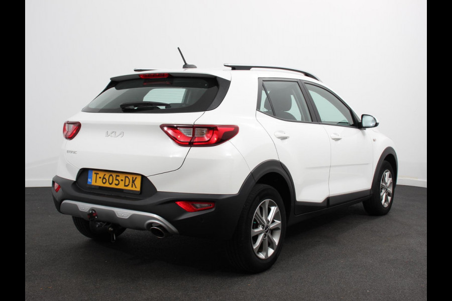 Kia Stonic 1.0 T-GDi MHEV DynamicLine Trekhaak Camera Parkeer sensoren Navigatie Apple Carplay/Android Auto Climate Control Cruise Control Parkeer sensoren Lichtmetalen Velgen