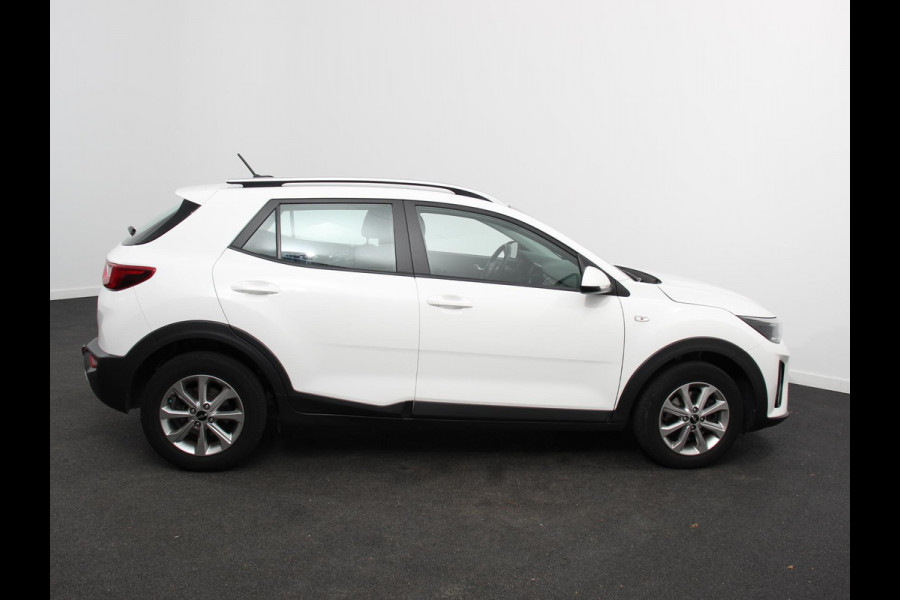 Kia Stonic 1.0 T-GDi MHEV DynamicLine Trekhaak Camera Parkeer sensoren Navigatie Apple Carplay/Android Auto Climate Control Cruise Control Parkeer sensoren Lichtmetalen Velgen
