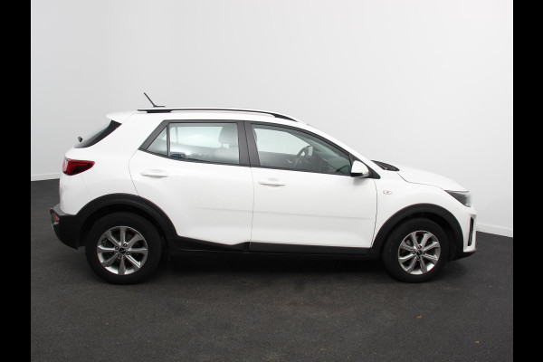 Kia Stonic 1.0 T-GDi MHEV DynamicLine Trekhaak Camera Parkeer sensoren Navigatie Apple Carplay/Android Auto Climate Control Cruise Control Parkeer sensoren Lichtmetalen Velgen