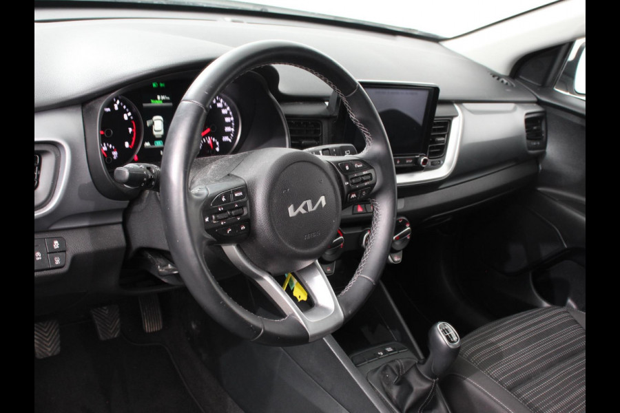 Kia Stonic 1.0 T-GDi MHEV DynamicLine Trekhaak Camera Parkeer sensoren Navigatie Apple Carplay/Android Auto Climate Control Cruise Control Parkeer sensoren Lichtmetalen Velgen