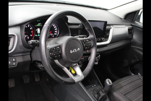 Kia Stonic 1.0 T-GDi MHEV DynamicLine Trekhaak Camera Parkeer sensoren Navigatie Apple Carplay/Android Auto Climate Control Cruise Control Parkeer sensoren Lichtmetalen Velgen
