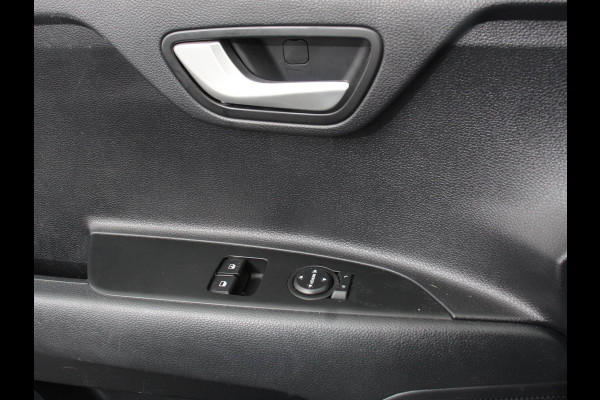Kia Stonic 1.0 T-GDi MHEV DynamicLine Trekhaak Camera Parkeer sensoren Navigatie Apple Carplay/Android Auto Climate Control Cruise Control Parkeer sensoren Lichtmetalen Velgen