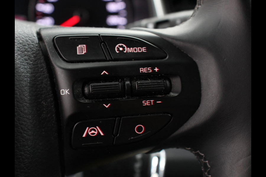 Kia Stonic 1.0 T-GDi MHEV DynamicLine Trekhaak Camera Parkeer sensoren Navigatie Apple Carplay/Android Auto Climate Control Cruise Control Parkeer sensoren Lichtmetalen Velgen