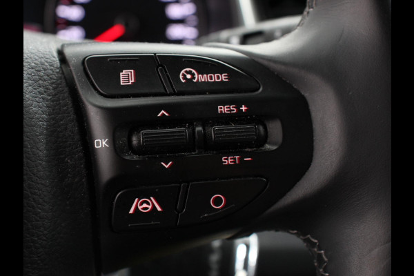 Kia Stonic 1.0 T-GDi MHEV DynamicLine Trekhaak Camera Parkeer sensoren Navigatie Apple Carplay/Android Auto Climate Control Cruise Control Parkeer sensoren Lichtmetalen Velgen