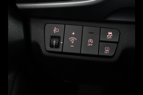 Kia Stonic 1.0 T-GDi MHEV DynamicLine Trekhaak Camera Parkeer sensoren Navigatie Apple Carplay/Android Auto Climate Control Cruise Control Parkeer sensoren Lichtmetalen Velgen