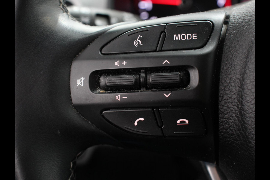 Kia Stonic 1.0 T-GDi MHEV DynamicLine Trekhaak Camera Parkeer sensoren Navigatie Apple Carplay/Android Auto Climate Control Cruise Control Parkeer sensoren Lichtmetalen Velgen