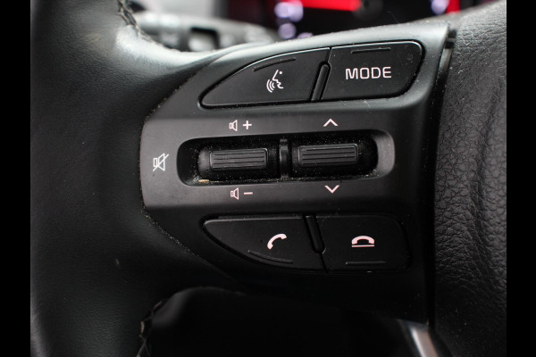 Kia Stonic 1.0 T-GDi MHEV DynamicLine Trekhaak Camera Parkeer sensoren Navigatie Apple Carplay/Android Auto Climate Control Cruise Control Parkeer sensoren Lichtmetalen Velgen