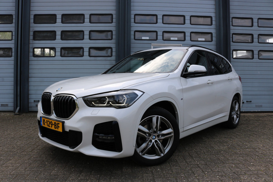 BMW X1 sDrive18i High Exe M-pakket Autom Xenon Navi Panodak T-haak Bj:2020