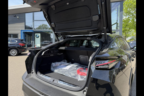 Peugeot e-408 GT 58 kWh NIEUWE AUTO 13KM!| FULL OPTION| PANO| FOCAL AUDIO| 360 CAMERA| ELEKTRISCHE ACHTERKLEP| ELEK. STOELEN| STOEL + STUURVERWARMING MET MASSAGE|