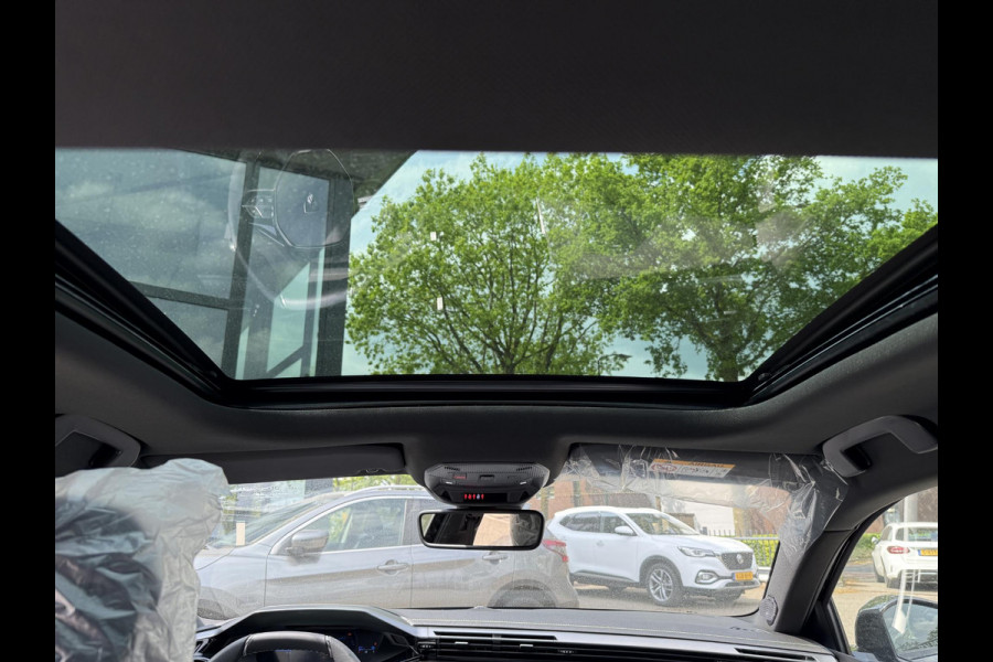 Peugeot e-408 GT 58 kWh NIEUWE AUTO 13KM!| FULL OPTION| PANO| FOCAL AUDIO| 360 CAMERA| ELEKTRISCHE ACHTERKLEP| ELEK. STOELEN| STOEL + STUURVERWARMING MET MASSAGE|