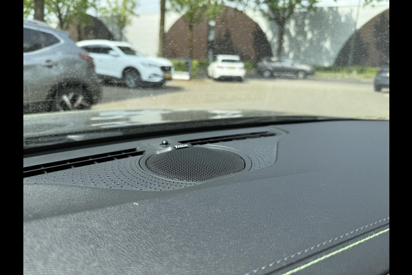 Peugeot e-408 GT 58 kWh NIEUWE AUTO 13KM!| FULL OPTION| PANO| FOCAL AUDIO| 360 CAMERA| ELEKTRISCHE ACHTERKLEP| ELEK. STOELEN| STOEL + STUURVERWARMING MET MASSAGE|