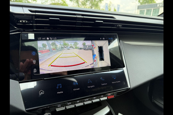 Peugeot e-408 GT 58 kWh NIEUWE AUTO 13KM!| FULL OPTION| PANO| FOCAL AUDIO| 360 CAMERA| ELEKTRISCHE ACHTERKLEP| ELEK. STOELEN| STOEL + STUURVERWARMING MET MASSAGE|